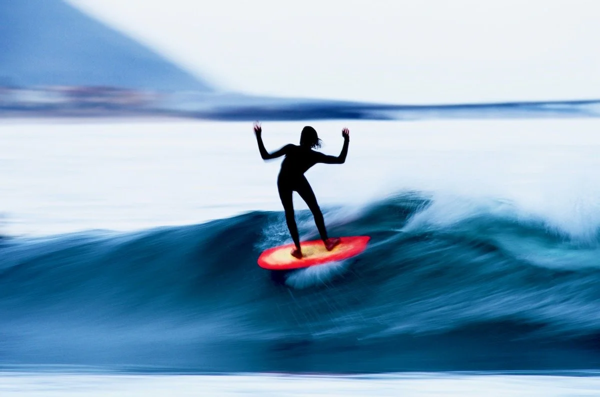 SUNSET SURF (モーガン・マッセン) Sunset Surfing – Image By Andy